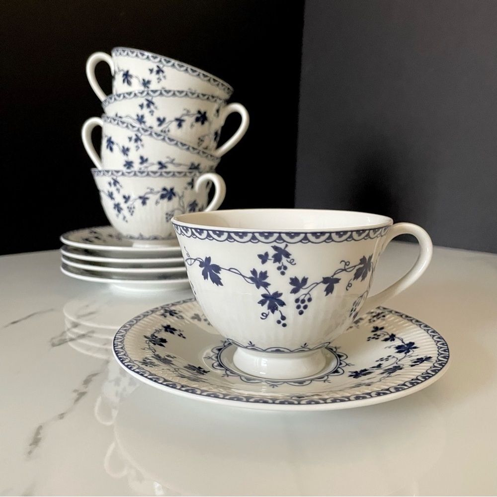 SET of 5 Cups & Saucers - Yorktown by Royal Doulton